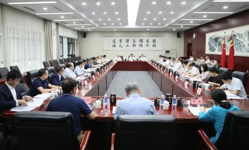 工信部组织14家光伏巨头座谈，称将综合治理光伏行业低价无序竞争